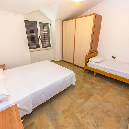 Kolaveri Resort Golem (Tirana)