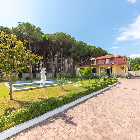 Kolaveri Resort 3*